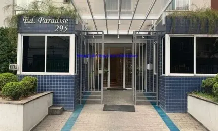 Apartamento studio 28m², 01 dormitório, 01 banheiro e 01 vaga na garagem.    condomínio com portaria, segurança 24 horas, salão de festa.