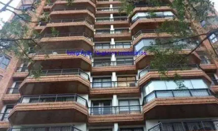 Apartamento 168m², 04 dormitórios (sendo 02 suítes), 04 banheiros e 03 vagas na garagem.    condomínio com portaria, segurança 24hrs, piscina.
