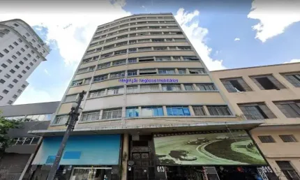 Apartamento 90m², 02 dormitórios e 01 banheiro.  Condomínio com portaria.   Excelente localização á 9 minutos andando para a estação do metrô