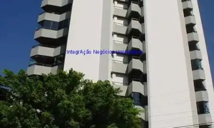 Apartamento 279m², 04 dormitórios (sendo 02 suítes), 03 banheiros e 03 vagas na garagem.    condomínio com portaria, segurança 24hrs, piscina.