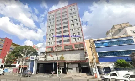 Conjunto comercial 236m², sala ampla, 04 banheiros, copa e 02 vagas na garagem.  condomínio com recepção e segurança 24hrs.  excelente localização.