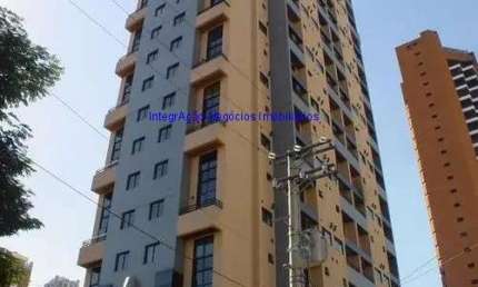 Apartamento 70m², 02 dormitórios (sendo 01 suíte), 02 banheiros e 02 vagas na garagem.  Condomínio com portaria 24hrs, piscina, quadra de tênis.