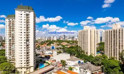Apartamento 57m², 02 dormitórios, 01 banheiro e 01 vaga na garagem.   condomínio com portaria 24hrs, piscina e churrasqueira.   excelente localização