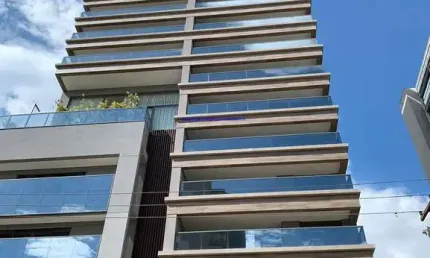 Apartamento 160m², 03 dormitórios (sendo suítes), 04 banheiros e 02 vagas na garagem.   condomínio com portaria, segurança 24hrs, piscina.