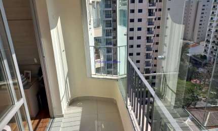 Apartamento MOBILIADO 70m², 02 dormitórios (sendo 01 suíte), 02 banheiros e 01 vaga na garagem.   Condomínio com portaria, segurança 24hrs, piscina