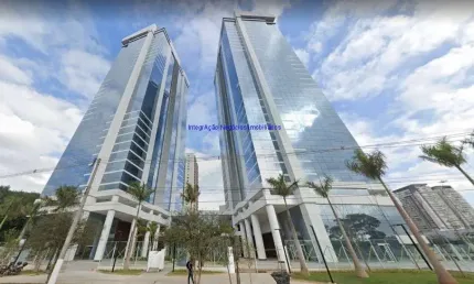 Laje comercial 900m², 04 salas com 225m² cada, 12 banheiros e 24 vagas na garagem por andar.    condomínio com segurança 24hrs.  excelente localização