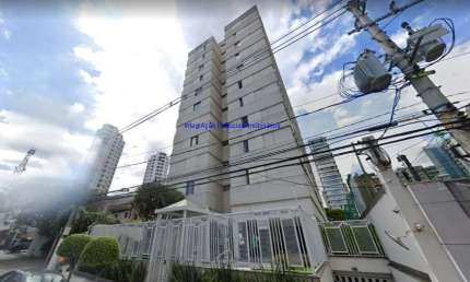 Apartamento 110m², 02 dormitórios (sendo 01 suíte), 02 banheiros e 01 vaga na garagem.    Condomínio com portaria.  Excelente localização