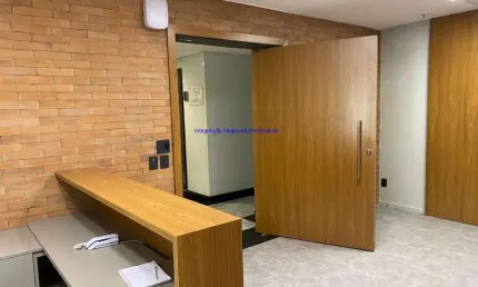 Conjunto comercial 202m², 03 banheiros e 06 vagas na garagem.  condomínio recepção e segurança 24hrs.  excelente localização