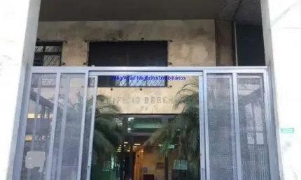 Conjunto comercial 110m², recepção, 05 salas, 01 banheiro e 01 copa.  condomínio com recepção e segurança 24hrs.  excelente localização