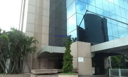 Laje Comercial 1.550m², 10 banheiros e 42 vagas na garagem.   Condomínio com recepção e segurança 24 hrs.  Excelente localização