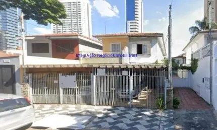 Sobrado Comercial 250m², 03 salas, 01 salão, 01 banheiro e 02 vagas na garagem.   Excelente localização entre as Ruas Conceição de Monte Alegre.