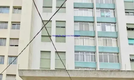 Apartamento 97m², 02 dormitórios, 01 banheiro e 01 vaga na garagem.   Condomínio com portaria.   Excelente localização.