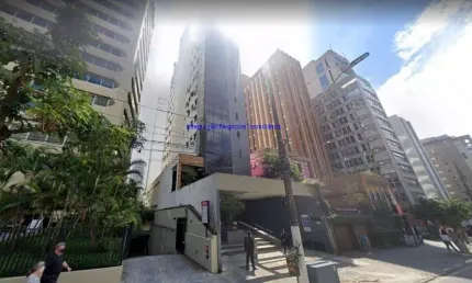 Conjunto Comercial 35m², 01 sala, 02 banheiros e 01 vaga na garagem.  Condomínio com recepação e segurança 24hrs.  Excelente localização