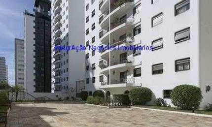 Apartamento 130m², 03 dormitórios (sendo 01 suíte), 02 banheiros e 02 vagas na garagem.   Condomínio com portaria, segurança 24hrs, piscina.