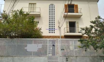 Apartamento 82m², 02 doemitórios, 02 banheiros e 02 vagas na garagem.    Condomínio com portaria.   Excelente localização.