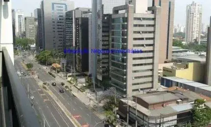 Apartamento MOBILIADO 66m², 01 dormitório (sendo suíte), 02 banheiros e 01 vaga na garagem.    Condomínio com portaria, segurança 24hrs, piscina.