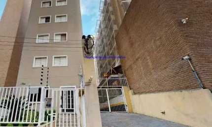 Apartamento 44m², 01 dormitório, 01 banheiro e 01 vaga na garagem.  Condomínio com portaria, segurança 24hrs e salão de festa.  Excelente localização