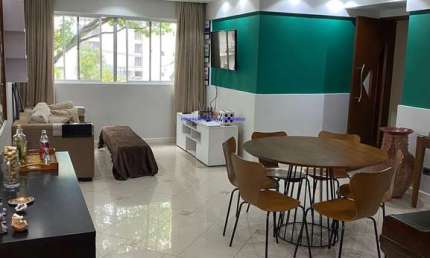Condomínio com portaria, segurança 24hrs, piscina, salão de jogos, espaço gourmet e churrasqueira.  Excelente localização