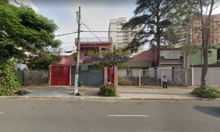 Casa comercial 228m², 02 banheiros e 02 vagas na garagem.    excelente localização á 7 minutos andando para a estação do metrô hospital são paulo;