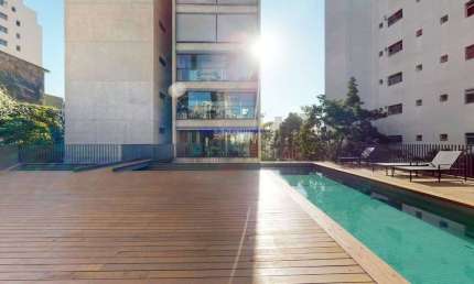 Condomínio com portaria, segurança, piscina, academia, lavanderia, espaço gourmet e salão de festa.  Excelente localização