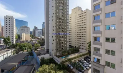 Apartamento 75m², 02 dormitórios, 02 banheiros e 01 vaga na garagem.   Condomínio com portaria e salão de festa.  Excelente localização.