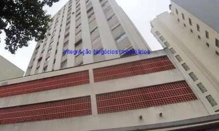 Apartamento 60m², 01 dormitórios, 01 banheiro e 01 vaga na garagem.  Condomínio com portaria, segurança 24hrs.  Excelente localização