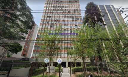 Conjunto Comercial 42m², 01 banheiro e 01 vaga na garagem.    Condomínio recepção e segurança 24hrs.   Excelente localização entre as Ruas Brasília