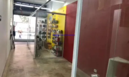 Loja 90m² e 01 banheiro.   Excelente localização á 03 minutos andando para a estação do metro Santa Cecilia; Entre a Rua das Palmeiras