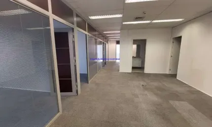 Laje Comercial 503m³, 04 banheiros e 18 vagas na garagem.  Condomínio com recepção e segurança 24hrs.  Excelente localização