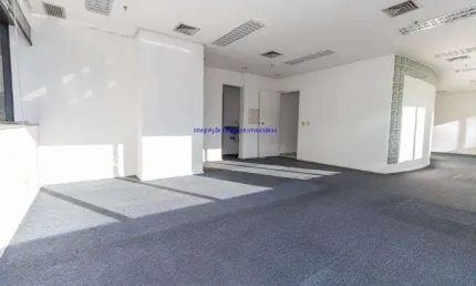 Conjunto Comercial 280m², 04 banheiros e 08 vagas na garagem.  Condomínio com recepção e segurança 24hrs.  Excelente localização