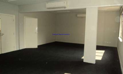 Laje comercial  389m², 03 banheiros e 01 vaga na garagem.  Condomínio com recepção e segurança.  Excelente localização