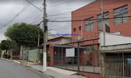 Galpão 400², com dois pavimentos, cada um possui 200m², 05 banheiros e 02 vagas na garagem.    Excelente localização