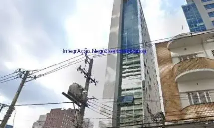 Conjunto comercial 47m², 03 salas, 02 banheiros e 01 vaga na garagem.    condomínio com recepção e segurança 24hrs.  excelente localização.