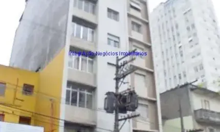 Apartamento 90m², 02 dormitórios e 01 banheiro.  Condomínio com portaria 24hrs.   Excelente localização á 4 minutos andando para a estação do metrô