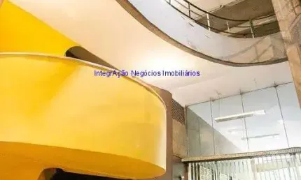 Apartamento 108m², 01 dormitório, 02 banheiros e 01 vaga na garagem.    Condomínio com portaria 24hrs.  Excelente localização.