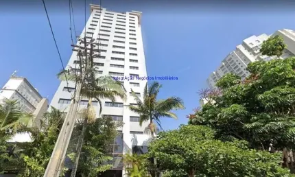 Apartamento 210m², 04 banheiros e 04 vagas na garagem.    condomínio com recepção e segurança 24hrs.  excelente localização.