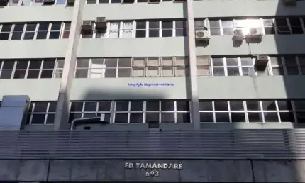 Condomínio com recepção e segurança.   excelente localização á 9 minutos andando para a estação do metrô são joaquim;