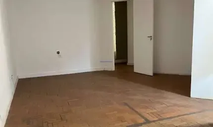 Conjunto comercial 137m², 04 salas e 03 banheiros   condomínio com recepção e segurança.    excelente localização á 4 minutos andando para a estação