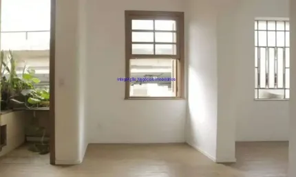 Apartamento 83m², 02 dormitórios com 03 reversível e 01 banheiro,   condomínio com portaria.   excelente localização.