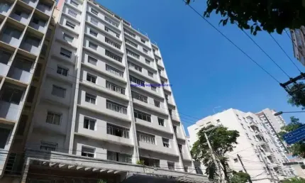 Apartamento MOBILIADO 49m², 01 dormitório e 01 banheiro.  Condomínio com portaria.  Excelente localização á 10 minutos andando para a estação do metrô