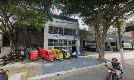 Prédio Comercial 1.000m², 5 banheiros e 04 vagas na garagem.   Excelente localização entre as Ruas Francisco Leitão, Teodoro Sampaio.
