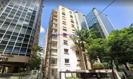 Apartamento 220m², 03 dormitórios (sendo 01 suíte), 02 banheiros e 01 vaga na garagem.  Condomínio com portaria 24hrs e salão de festa.