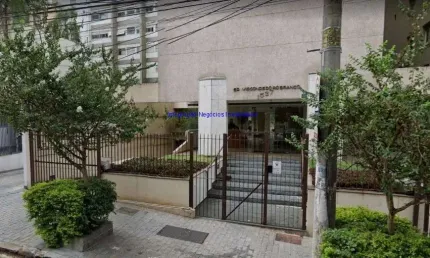 Apartamento 100m², 03 dormitórios (sendo 01 suíte), 02 banheiros e 01 vaga na garagem.    Condomínio com portaria, segurança 24hrs, playground
