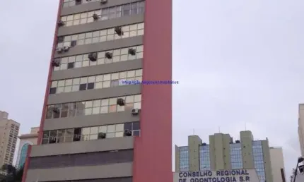 Conjunto Comercial 120m², 02 salas, 02 banheiros e 04 vagas na garagem.    Condomínio com recepção e segurança 24hrs.  Excelente localização