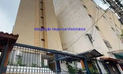 Apartamento 30m², 01 dormitório, 01 banheiro e 01 vaga na garagem.    Condomínio com portaria.  Excelente localização entre as Ruas Guaianazes.