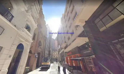 Loja 160m², 02 banheiros.    excelente localização á 3 minutos andando para a estação do metrô são bento; entre as ruas do comercio, quitanda