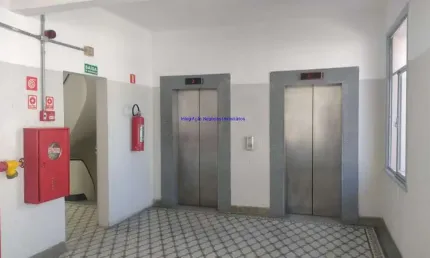 Conjunto comercial 270m²,  02 banheiros.  condomínio com recepção e segurança 24hrs.  excelente localização á 3 minutos andando para a estação