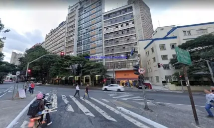 Conjunto comercial 200m² e 04 banheiros.    condomínio com recepção e segurança.  excelente localização