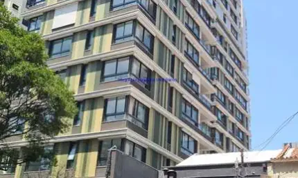 Apartamento 87.78m², 02 dormitórios (sendo 01 suíte), 02 banheiros e 01 vaga na garagem.    Condomínio com portaria 24hrs, piscina e academia.