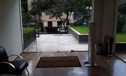 Conjunto comercial 30m², 01 sala e 01 banheiro.  condomínio com portaria e segurança.  excelente localização, á 9 minutos andando para a estação